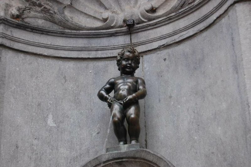 Terkenal sebagai Ikon Kota Brussel, Patung Maneken Pis Punya Sejarah yang Unik