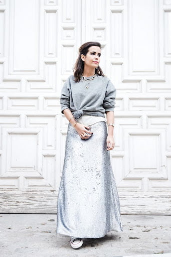 Stylish dan Kekinian, 10 Inspirasi Outfit Warna Silver yang Buat Tampilan Lebih Glamour