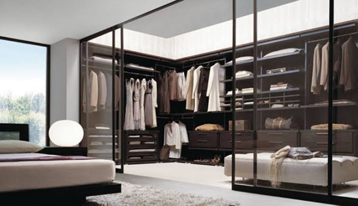 10 Desain Walk In Closet untuk Tempat Outfit dan Aksesoris Brandedmu