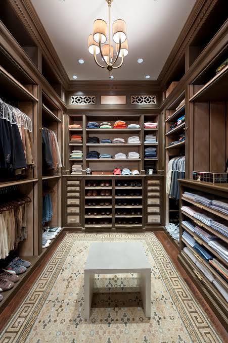 10 Desain Walk In Closet untuk Tempat Outfit dan Aksesoris Brandedmu