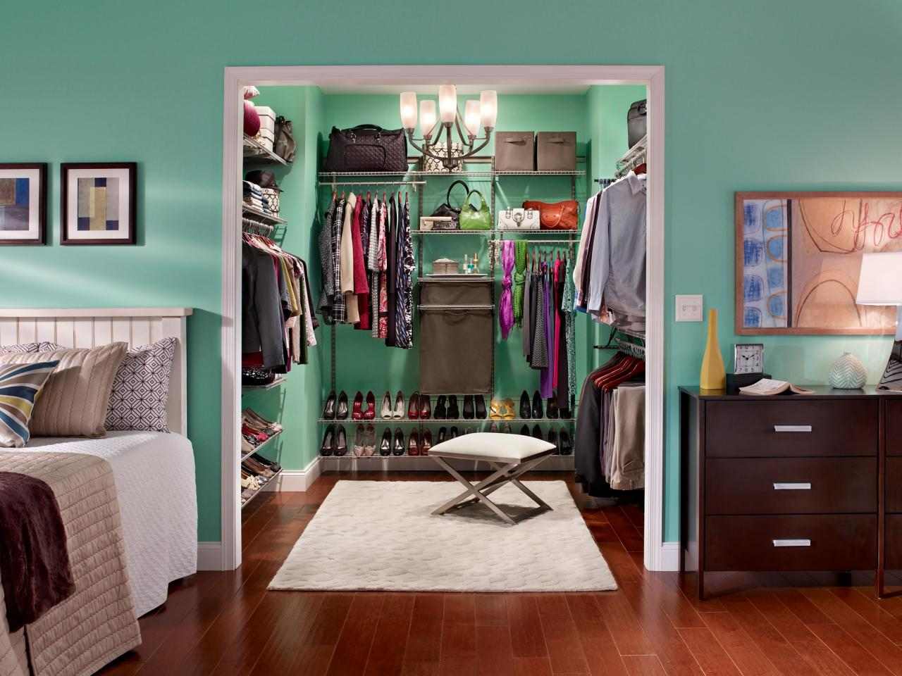 10 Desain Walk In Closet untuk Tempat Outfit dan Aksesoris Brandedmu