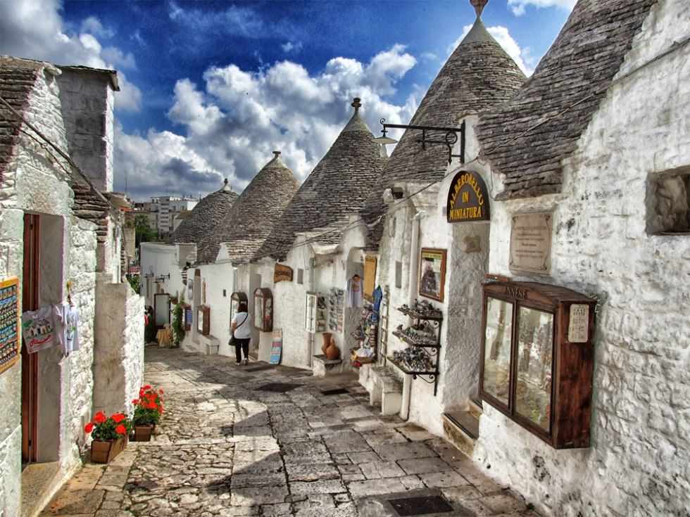 Seperti Negeri Dongeng, Desa Dwarven Italia Alberobello adalah Warisan UNESCO