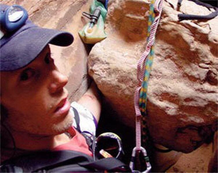 Kisah Aron Ralston, 127 Jam Bertahan Hidup Walau Terjepit Batu Besar