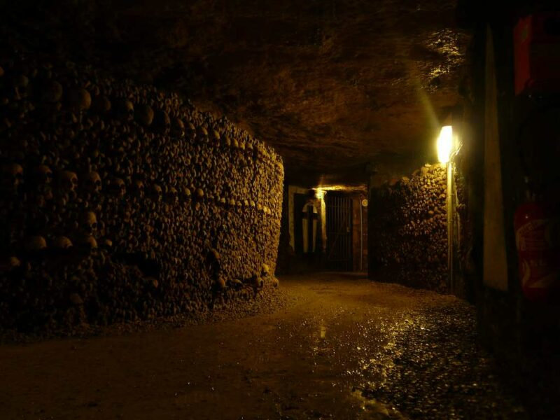 Catacombs, Pemakaman Bawah Tanah yang Unik Tapi Mengerikan di Balik Keindahan Kota Paris