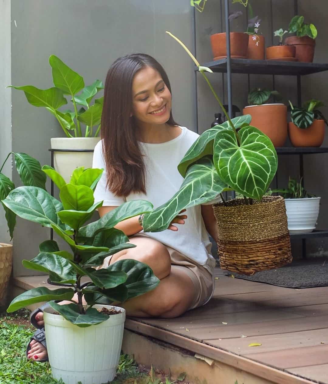 9 Moment Ersa Mayori Berkebun yang Buat Makin Betah di Rumah