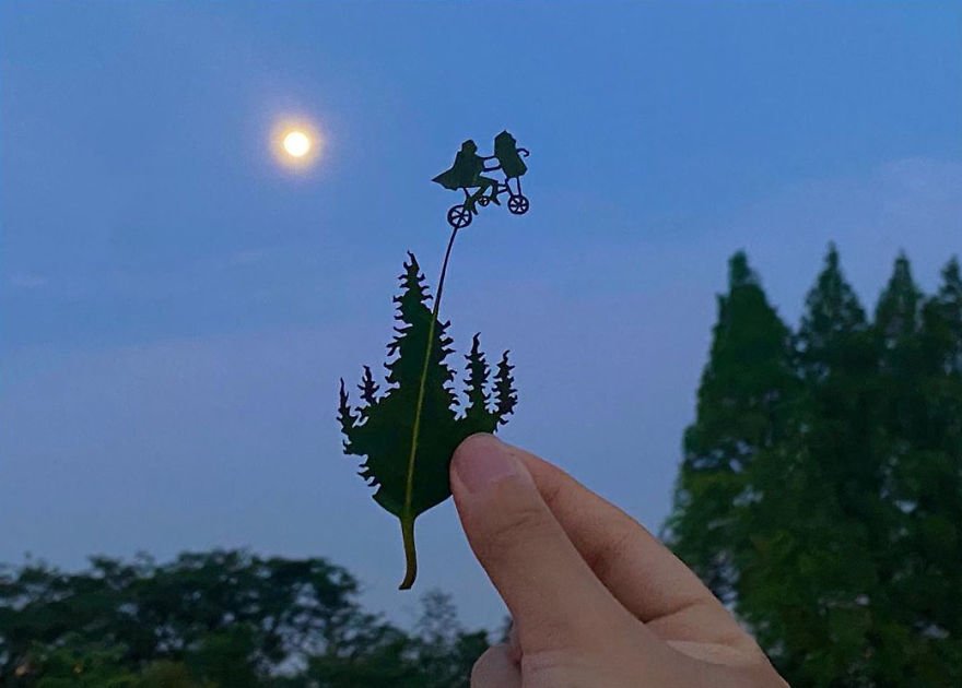 Hanya Butuh Daun Sebagai Kanvas, 10 Potret Seni Daun Artistik