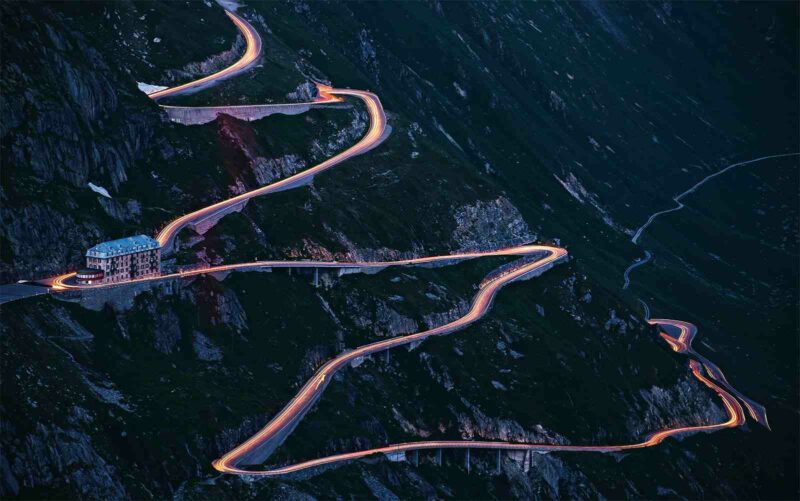 Paling Berliku di Dunia, Jalan Stelvio Pass Hanya Dapat Dilalui pada Musim Panas