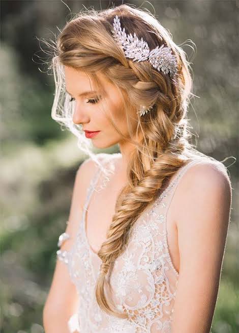 Cantik, 10 Inspirasi Gaya Rambut yang Cocok untuk Pesta Pernikahan Agar Tampak Elegan