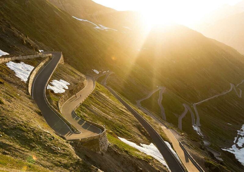 Paling Berliku di Dunia, Jalan Stelvio Pass Hanya Dapat Dilalui pada Musim Panas