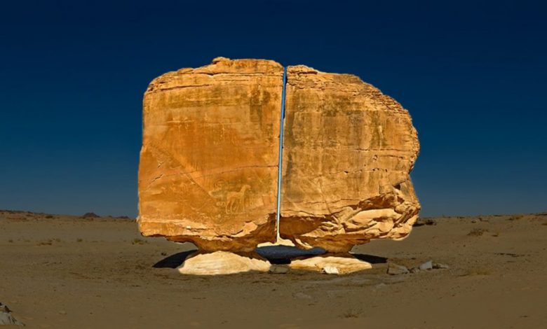 Al Naslaa, Batu Besar di Arab Saudi yang Tampak Terbelah Lurus Jadi Dua
