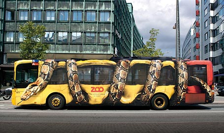 Cara Unik Berpromosi, 10 Potret Iklan yang Terpampang di Bis
