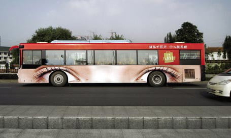 Cara Unik Berpromosi, 10 Potret Iklan yang Terpampang di Bis