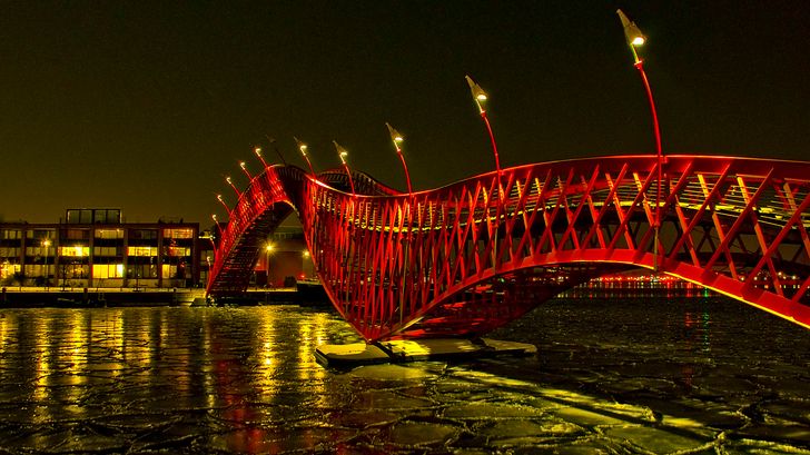 Menakjubkan, 10 Jembatan Dengan Desain dan Pemandangan yang Keren