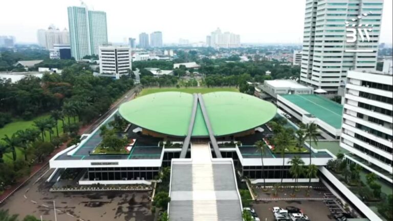 Jarang Tersorot, 10 Potret Gedung DPR/MPR-RI yang Digrebek oleh Boy