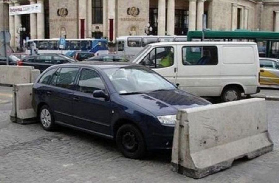 Bikin Kapok! 9 Potret Penyesalan Akibat Parkir Mobil Sembarangan