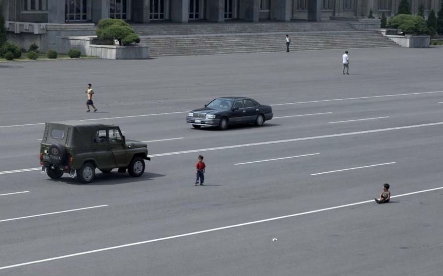 Menyedihkan, 10 Potret Illegal Tentang Kenyataan Hidup di Korea Utara
