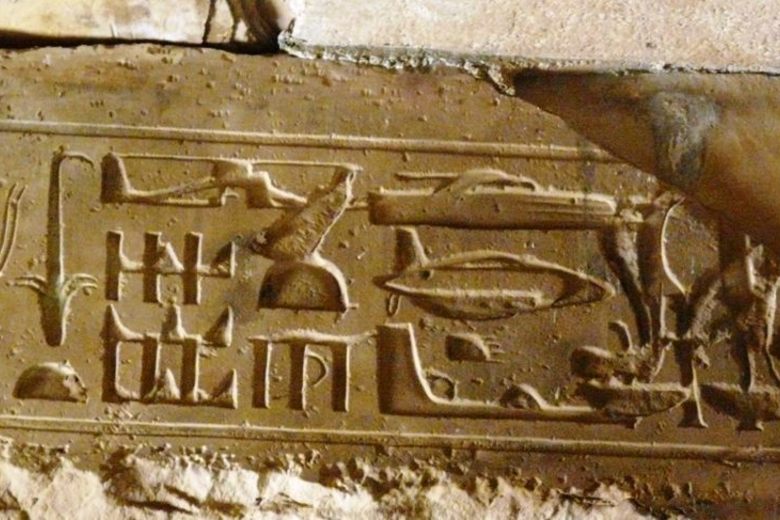 Aksara Hieroglif  Sistem Penulisan Paling Tua yang Dipakai 