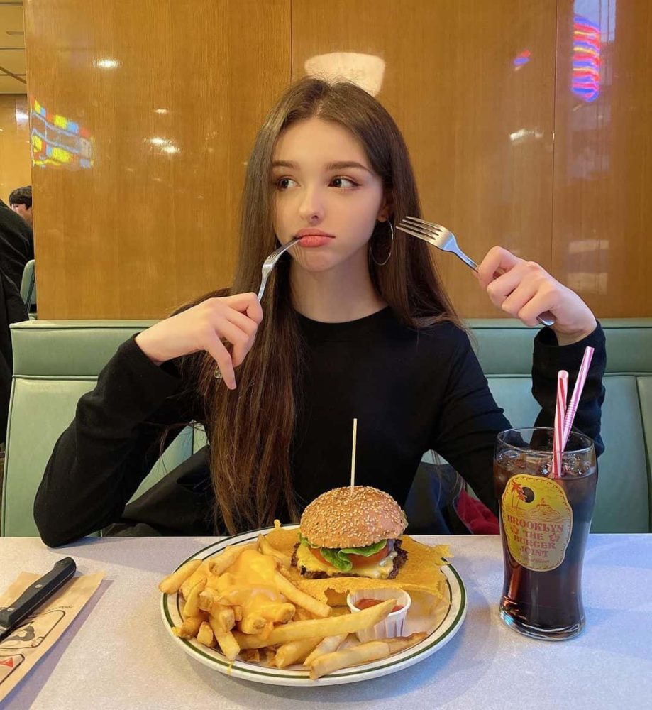 Elina Karimova - Biodata, Profil, Fakta, Umur, Agama, Pacar, Karier