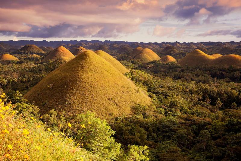 Chocolate Hills Filipina, Perbukitan Berbentuk Unik dengan Cerita Legenda Raksasa 