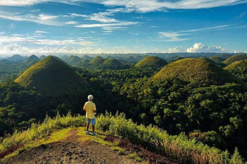 Chocolate Hills Filipina, Perbukitan Berbentuk Unik dengan Cerita Legenda Raksasa 