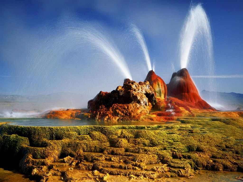 Uniknya Fly Geyser, Air Mancur Fenomenal yang Memancar dari Batu Warna-warni