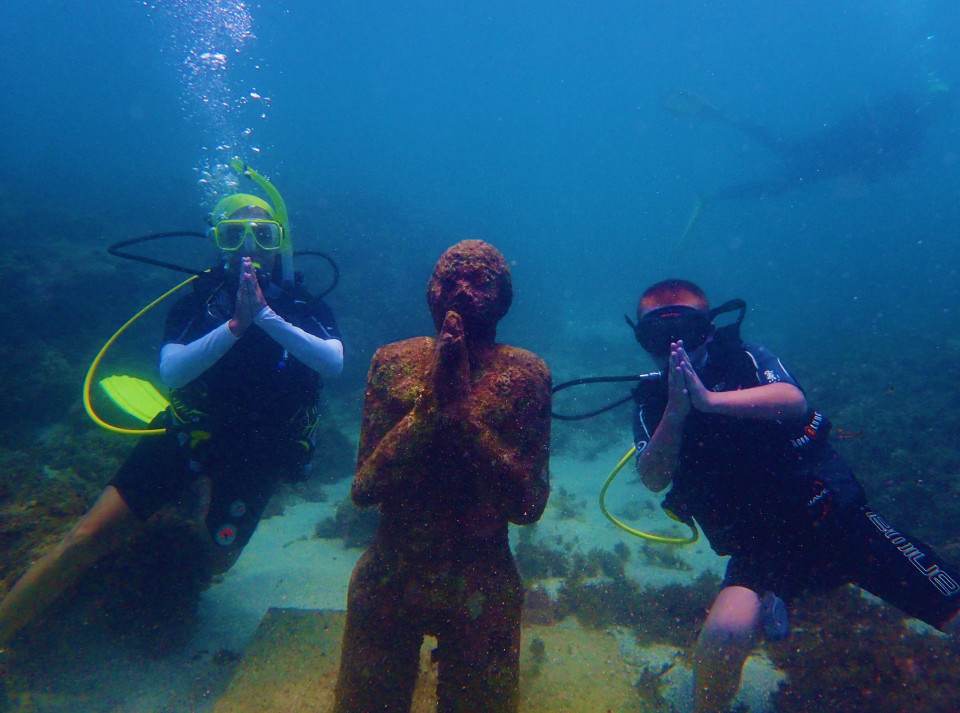 Keindahan Molinere, Taman Patung di Bawah Laut Berkonsep Peduli Lingkungan