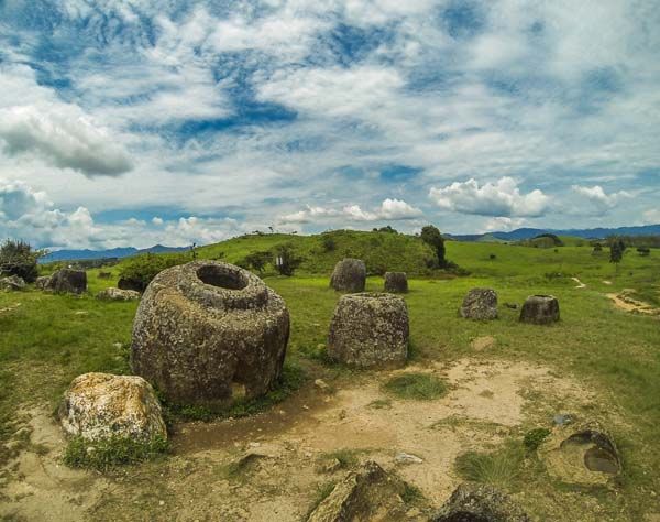 Pernah Jadi Medan Perang, Situs Bersejarah Plain of Jars Laos Penuh Ranjau