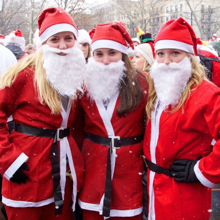 10 Tradisi Natal di Berbagai Negara, Sauna hingga Berpakaian Serba Putih