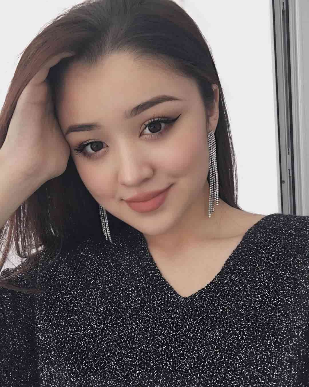 10 Pesona Dayana, Gadis Kazakhstan yang Ngajak Nikah YouTuber Fiki Naki