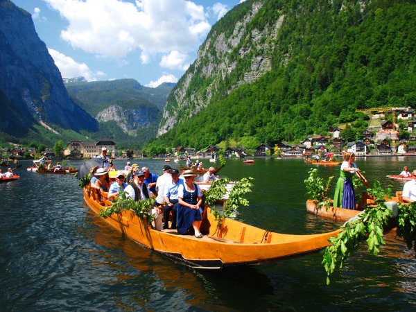 Menelusuri Desa Hallstatt, Surga Tersembunyi Austria Bekas Tambang Garam