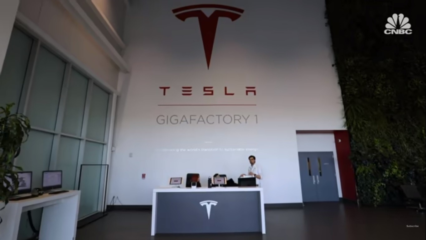 Penuh dengan Robot, 10 Potret Tesla Gigafactory di Nevada