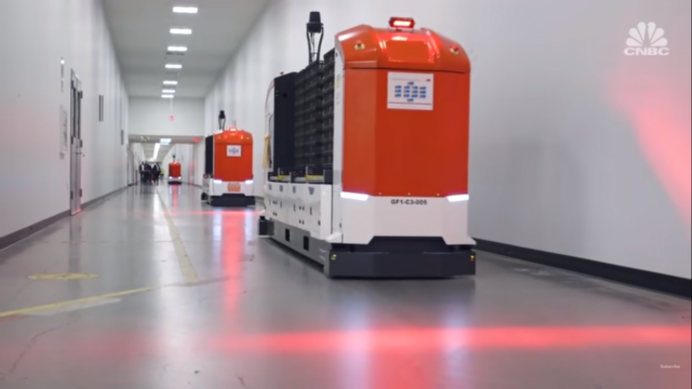 Penuh dengan Robot, 10 Potret Tesla Gigafactory di Nevada