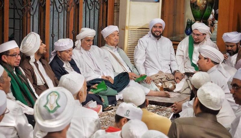 Barang siapa yang mencintai keturunan rasulullah maka. Mengenal Rabithah Alawiyah, Organisasi yang Menghimpun ...