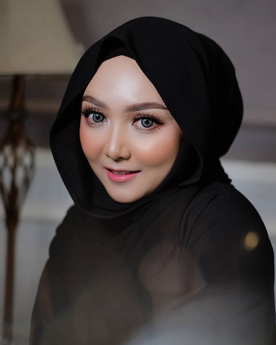10 Pesona Astrid Redcita Bilhad Karil, Selebgram Hijaber Bersuara Merdu