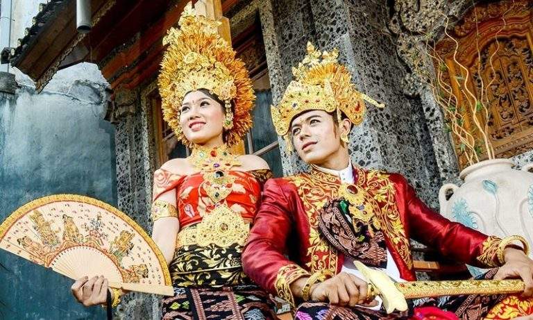 Kebanggan, 10 Pakaian Adat Bali Untuk Cewek dan Cowok Beserta Aksesorisnya