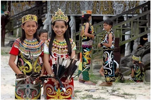 Aneka Ragam, 10 Pakaian Adat Dayak Kalimantan