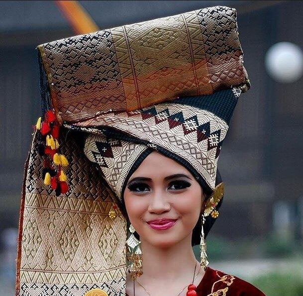 10 Nama  Baju  Adat  Sumatera  Barat  Beserta Aksesorisnya 