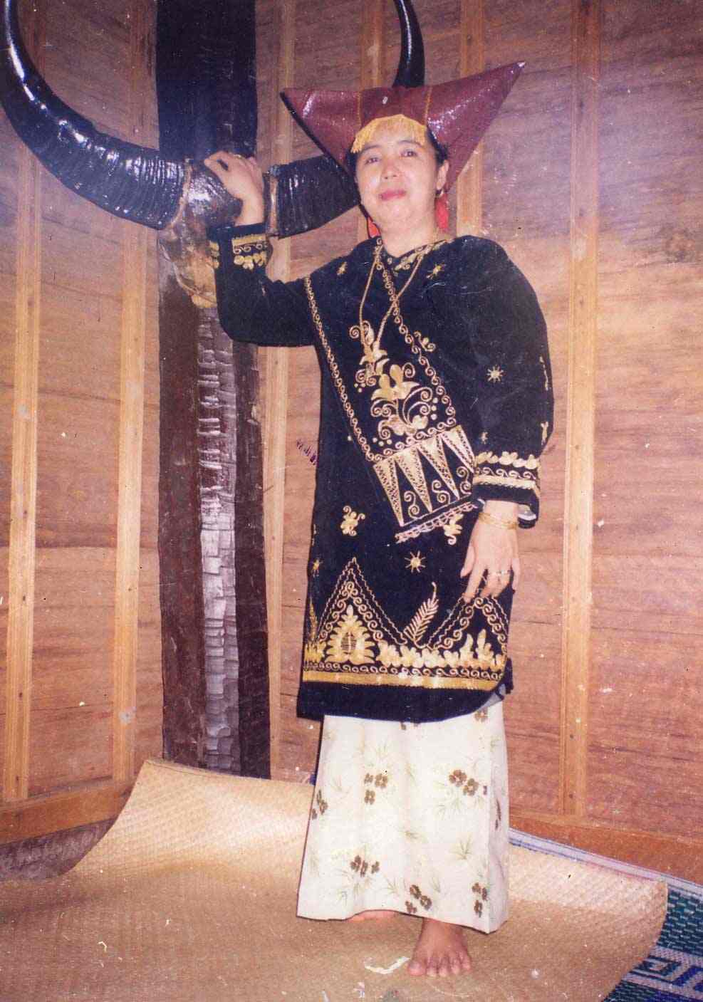 10 Nama Pakaian dan Aksesoris Adat Sumatera Barat