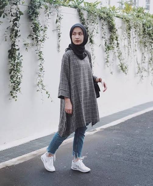 Gak Ribet, 10 Gaya Casual Hijab yang Kekinian dan Stylish