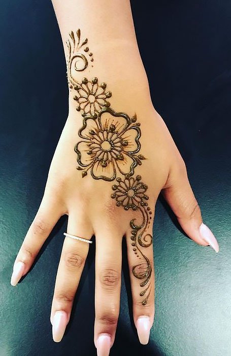 Hands to Feet, 10 Inspirasi Henna Yang Membuat Anda Cantik