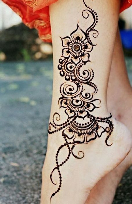 Tangan hingga Kaki, 10 Inspirasi Henna yang Bikin Cantik