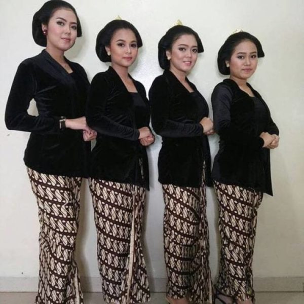 10 Filosofi Pakaian Adat Jawa Tengah, Penuh dengan Makna  Dailysia
