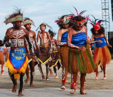 10 Pakaian Adat Papua, Aneka dan Aturannya