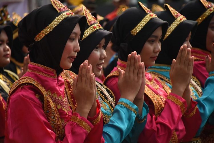  Bermakna Religius dan Hanya Dimainkan Perempuan 