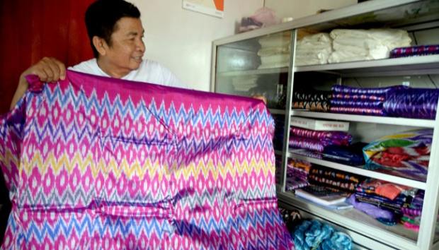 Kain Tenun Sengkang Sulawesi Selatan, Warna-warni dan Terbuat dari Sutra 