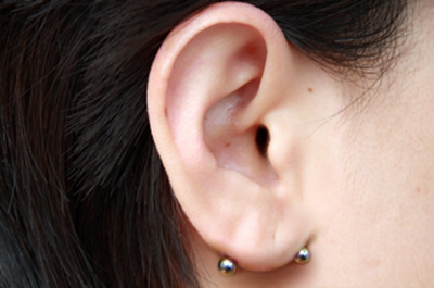 10 Bagian Tindik Telinga yang Bisa Membuat Anda Terlihat Lebih Keren