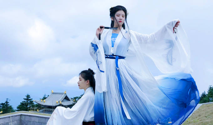 10 Pakaian Tradisional China yang Ternyata Tak Hanya Cheongsam