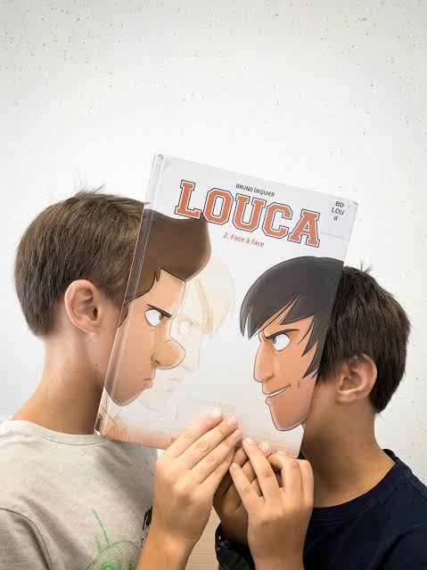 Gak Pengen Ikutan? 10 Potret Bookface Challange