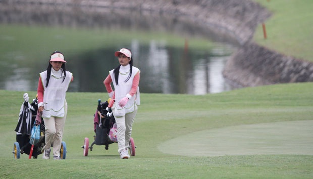 Mengenal Pekerjaan Caddy, Asisten Pemain Golf yang Berpenampilan Menarik