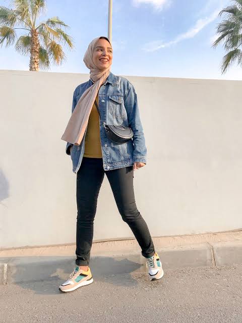 10 Jaket Jeans Solid Untuk Hijabers, Abis Stylish